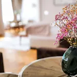 Julius A Emma - Luxury Boutique Retreat Hotel
