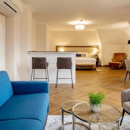 Julius A Emma - Luxury Boutique Retreat Ξενοδοχείο Κάρλοβι Βάρι