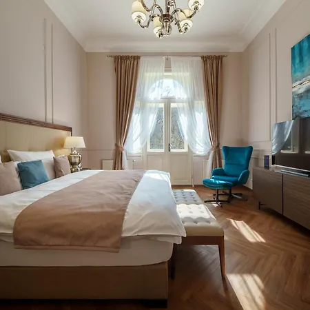 Julius A Emma - Luxury Boutique Retreat Κάρλοβι Βάρι