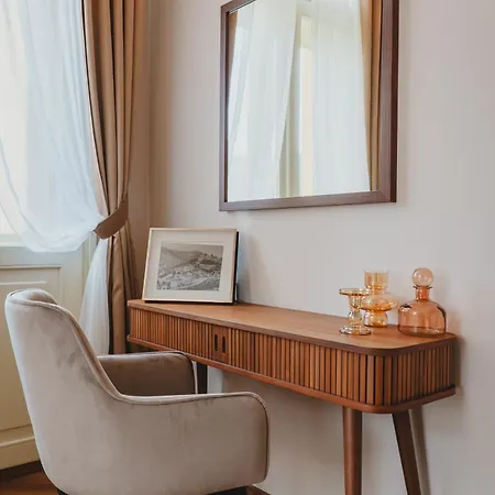 Julius A Emma - Luxury Boutique Retreat 5* Κάρλοβι Βάρι