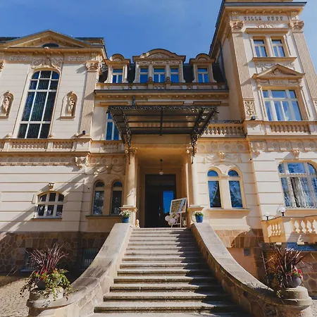 Julius A Emma - Luxury Boutique Retreat