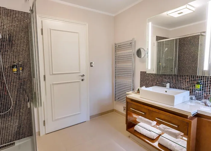 Julius A Emma - Luxury Boutique Retreat
